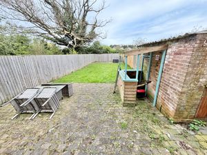 Pound Road Little Sutton